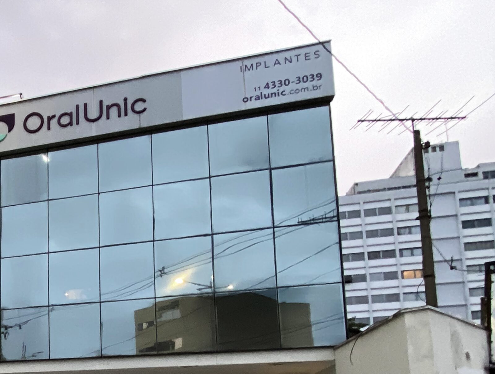 Fachada da Oral Unic São Bernardo do Campo na Av. Francisco Prestes Maia, no Centro
